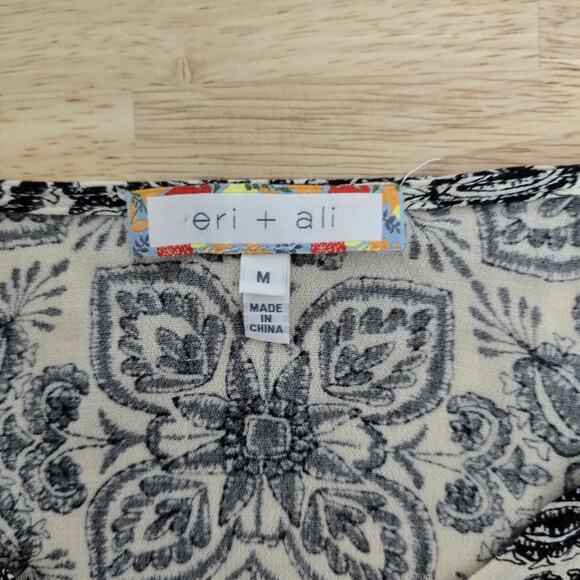 Eri + Ali Blouse Womens Medium Floral Print Bell Sleeve Boho Top Rayon - Picture 3 of 11